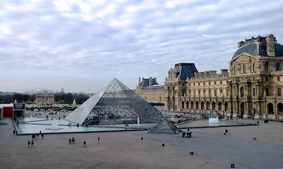 louvre museum area