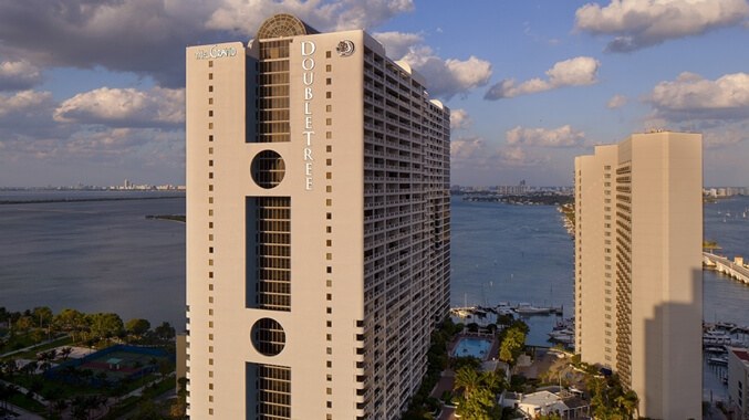 Hotel cercano al puerto de Miami
