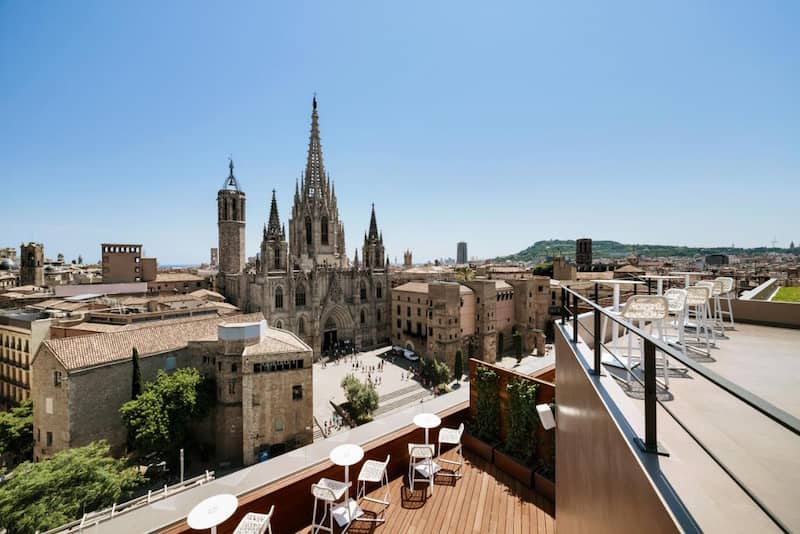 Vista a la catedral de Barcelona desde el Lamaro Hotel