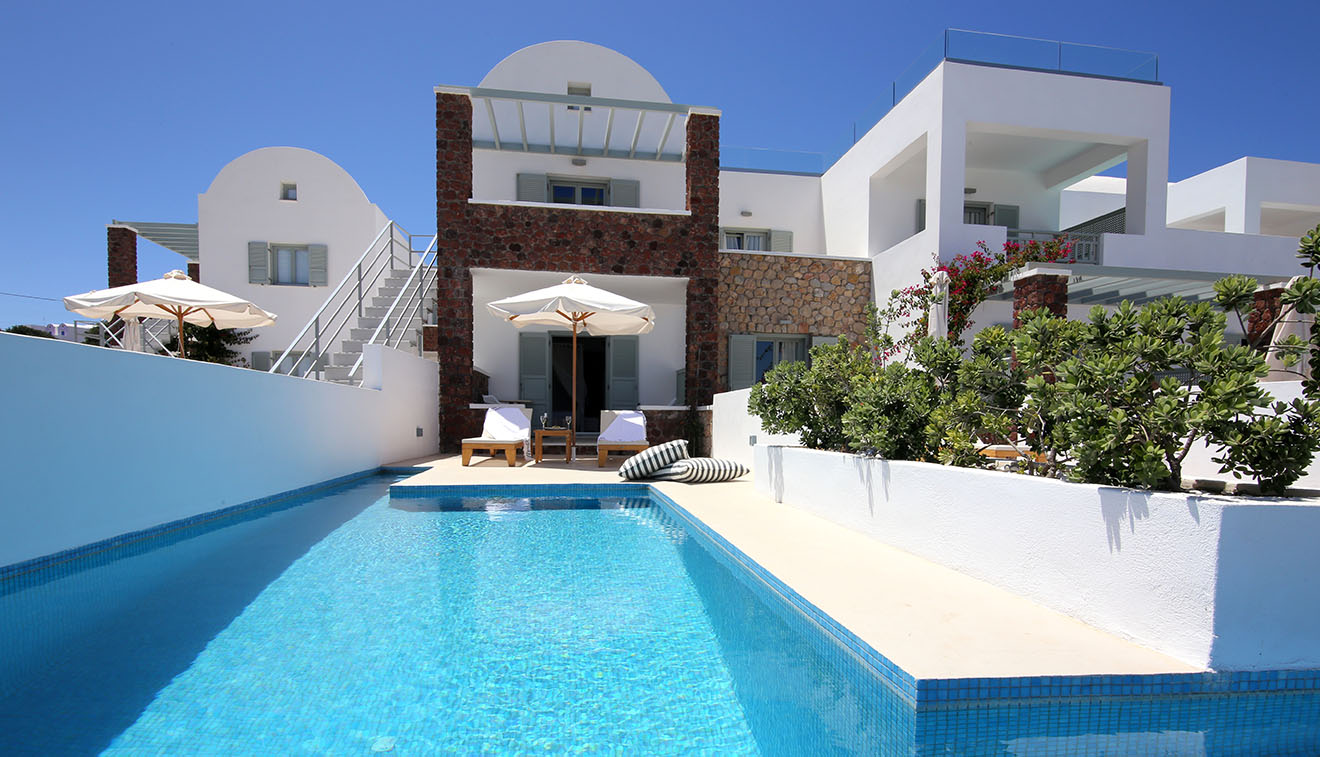 Hotel en Santorini con piscina privada en la habitación