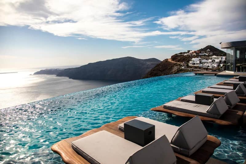 Piscina infinita del hotel Cavo Tagoo Santorini