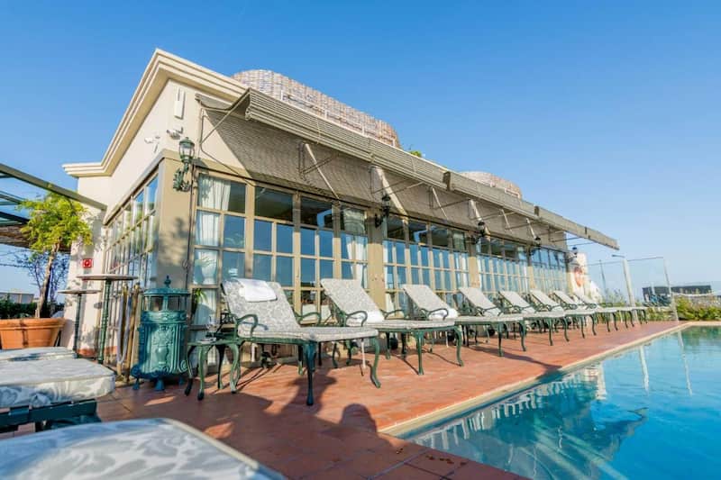 Piscina en la azotea del Hotel El Palace Barcelona