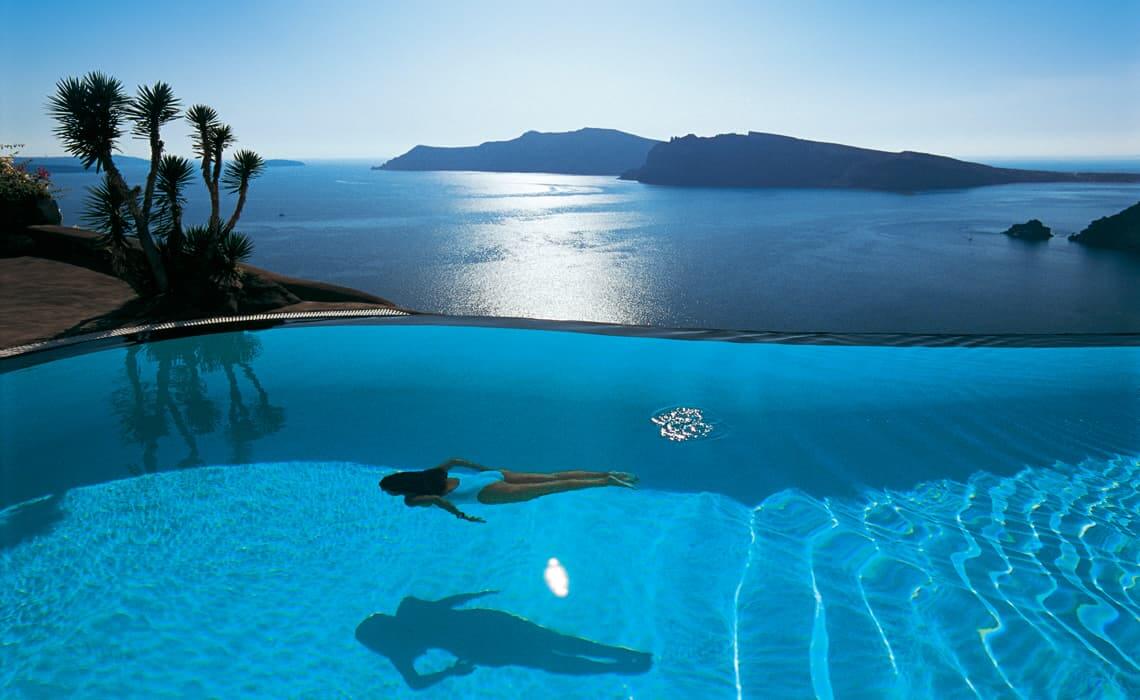 Hotel con piscina infinita en Santorini