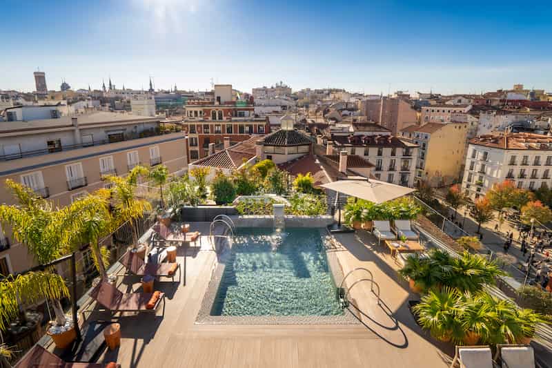 Piscina en la terraza del hotel Ocean Drive Madrid