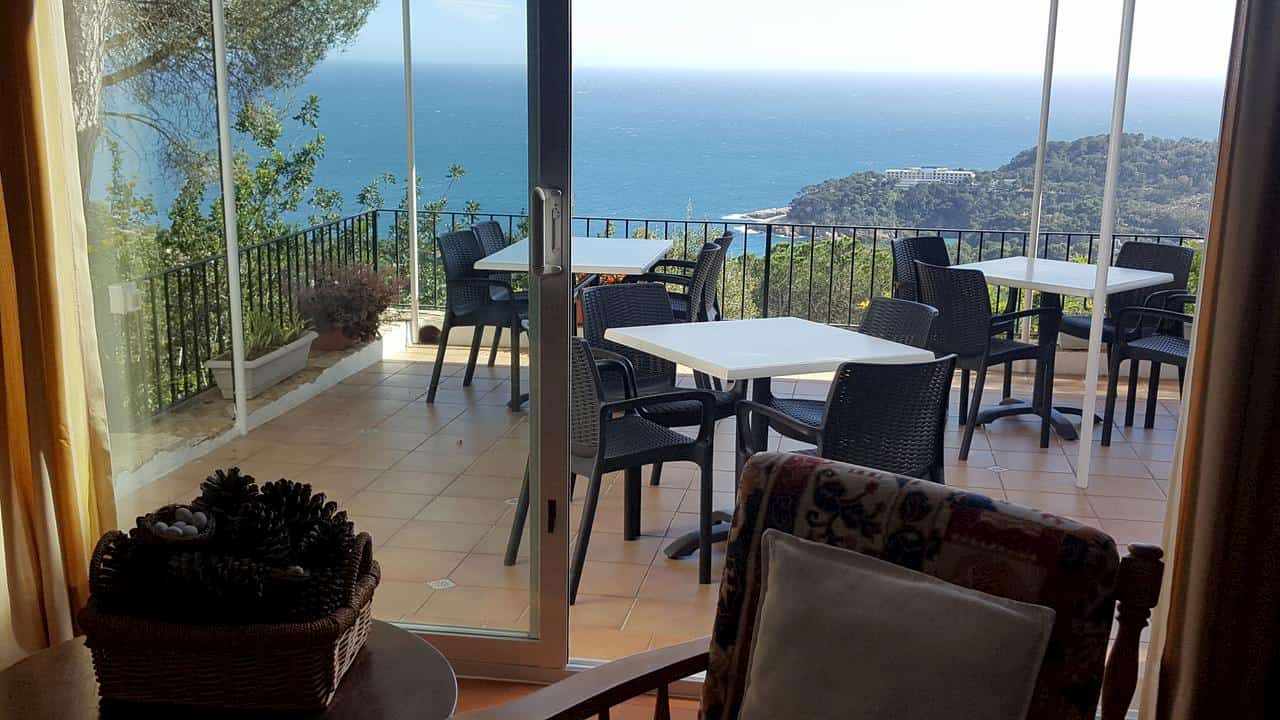 Vistas al mar desde la terraza del Hostal Sa Barraca