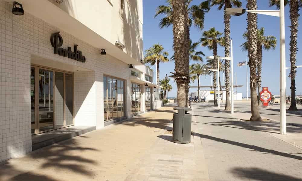 Malvarrosa Beach Rooms un hotel con vistas al mar en Valencia