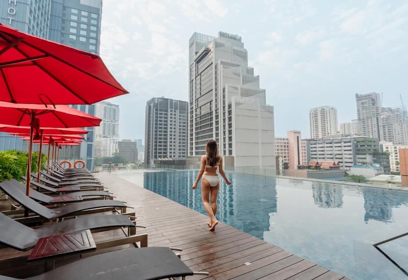 Piscina infinita del SKYVIEW Hotel Bangkok