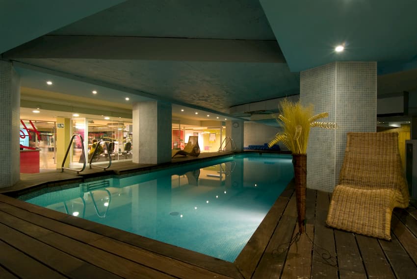 HoPiscina climatizada del hotel Princesa Plaza Madrid