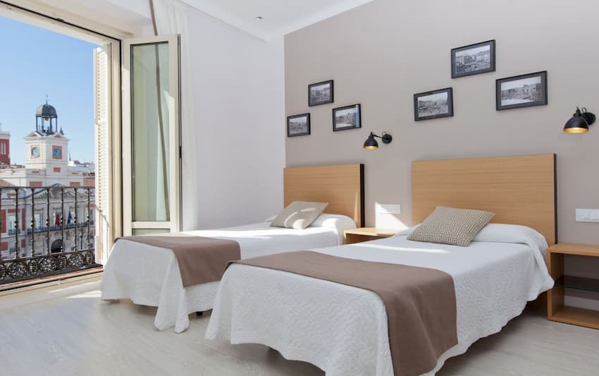 Vistas a la puerta del sol de madrid desde la habitación del hotel Europa