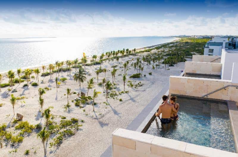 Majestic Elegance Costa Mujeres