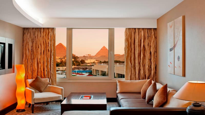 Vistas a las pirámides desde la habitación del hotel Le Méridien Pyramids Hotel & Spa