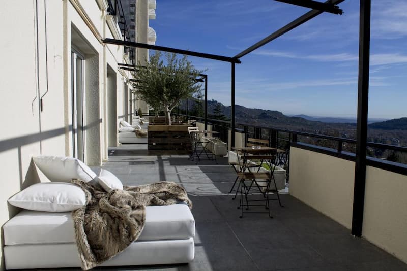 vistas a las montañas desde el Hotel Hita "Nature Experience"