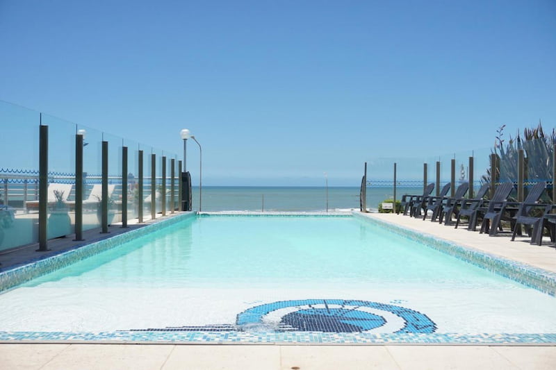 Piscina climatizada del Hotel AATRAC