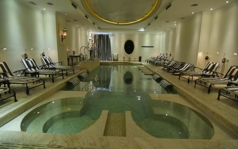 Pileta climatizada del Hotel Sainte Jeanne