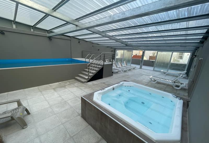 Pileta climatizada del Hotel Traful