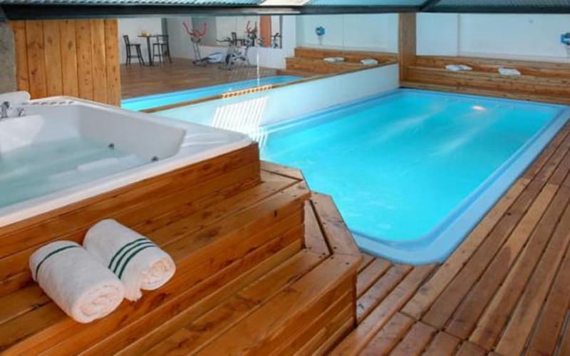 Pileta climatizada del Monte Cervino Hotel